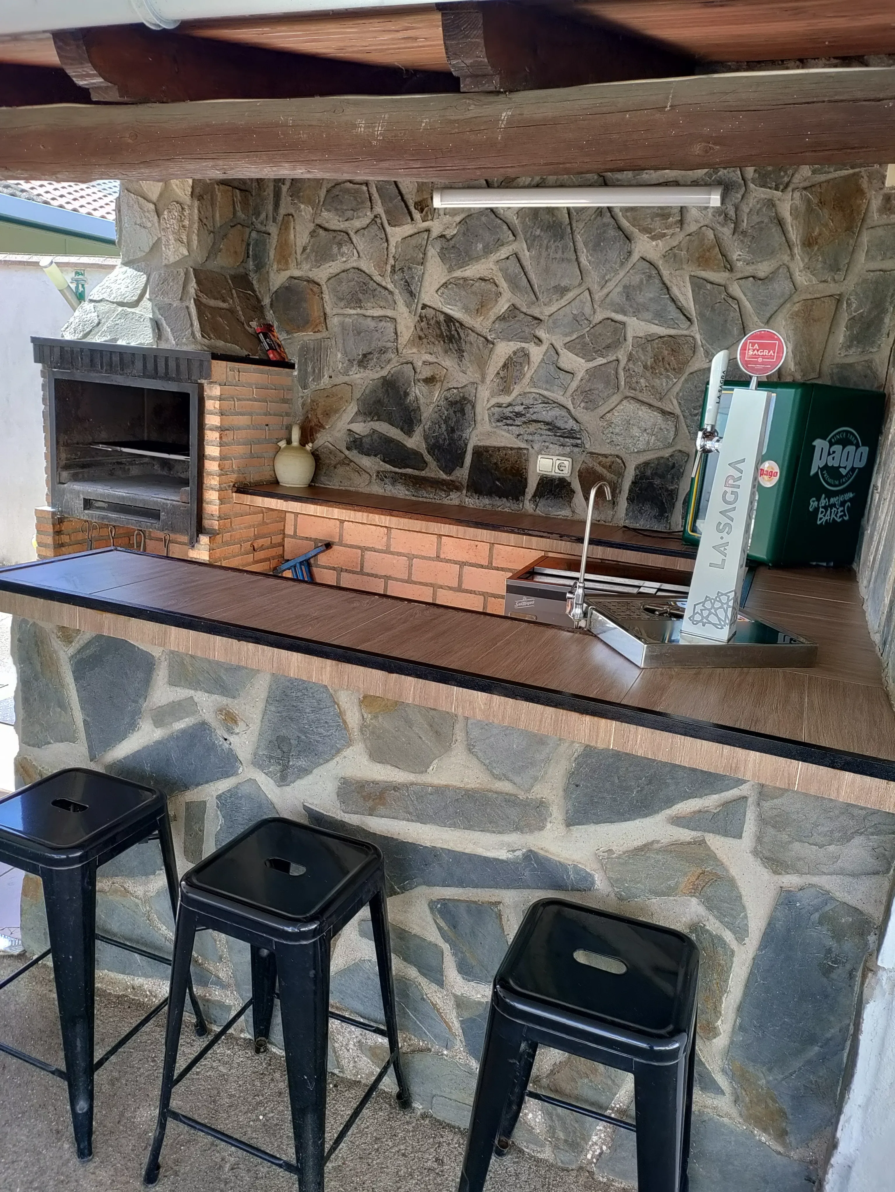 Imagen de Barbacoa con grifo de cerveza ( bajo petición)