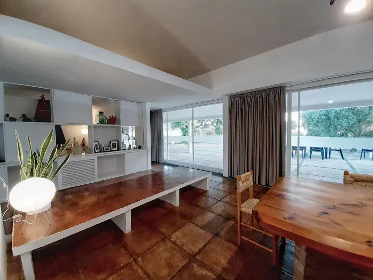 Imagen de Acceso al salón comedor