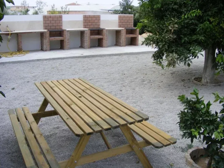 Imagen de zona de barbacoas y merenderos