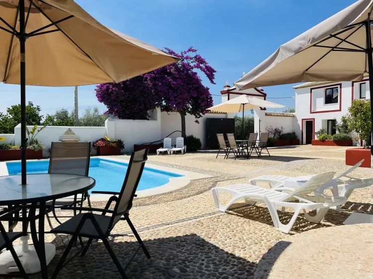 Imagen de Piscina y exterior 