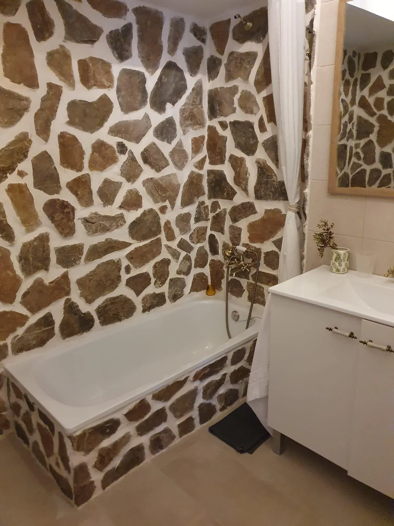 Imagen de Baño con bañera