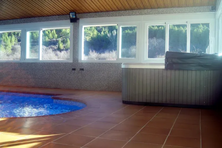 Imagen de piscina y jacuzzi