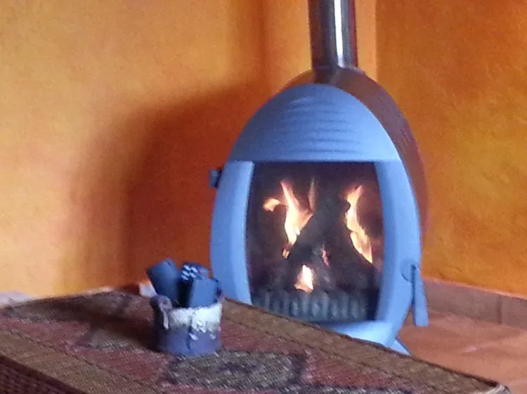 Imagen de Chimenea con forma de Huevo con Patitas¡¡ de la Casa 2: El saludo al Sol
