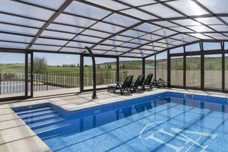 Imagen de Piscina cubierta climatizada
