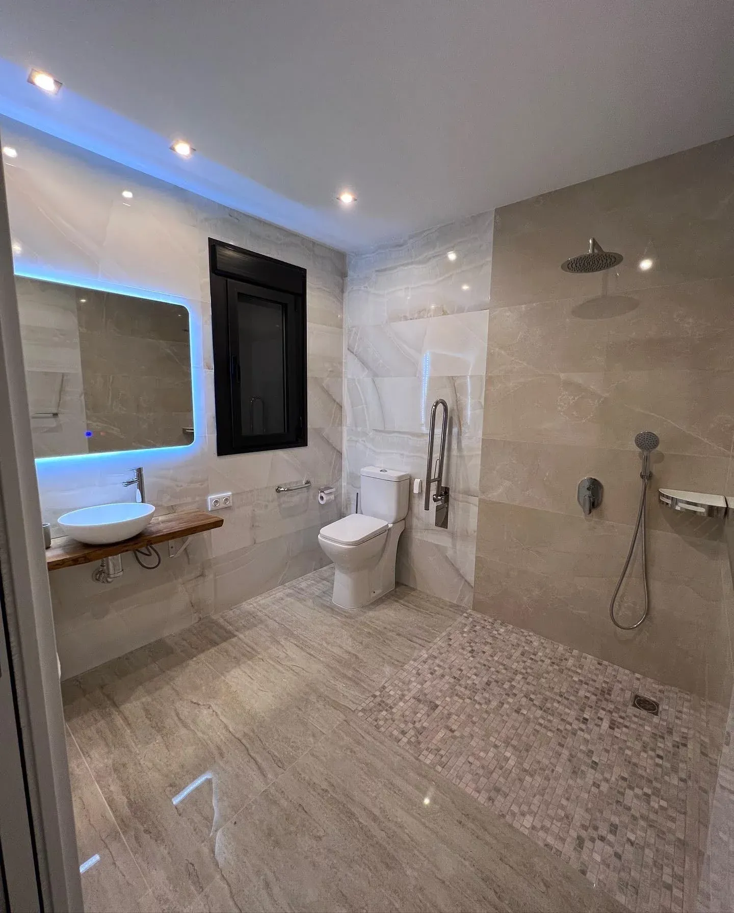 Imagen de Baño para personas con movilidad reducida 