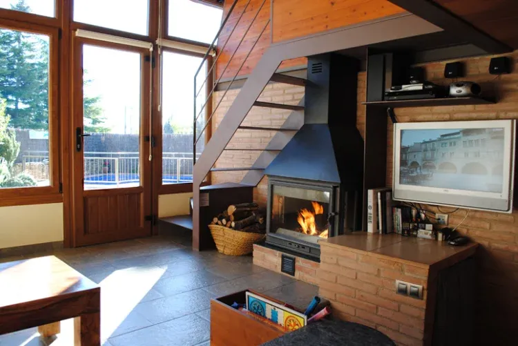 Imagen de Sala de estar con chimenea