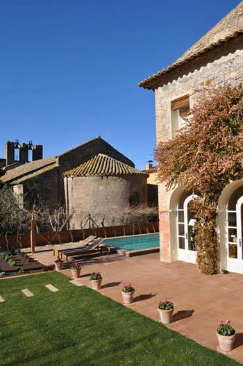 Imagen de Jardín y piscina
