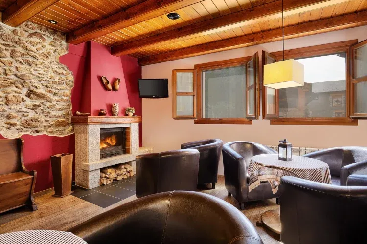 Imagen de Salón con chimenea