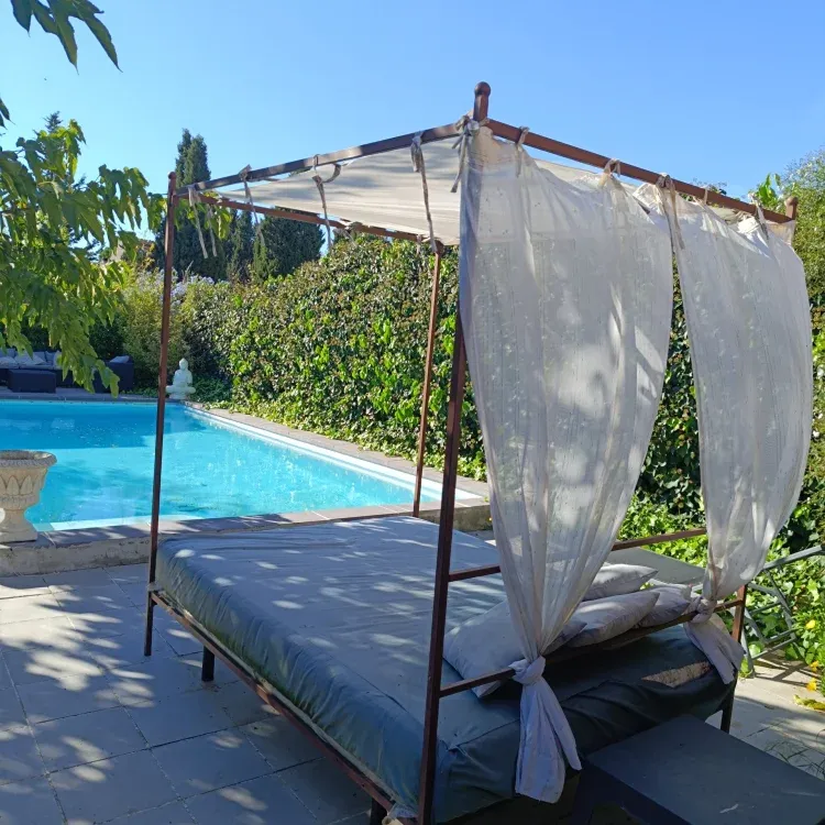 Imagen de cama balinesa piscina