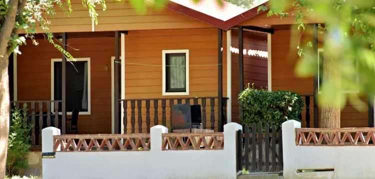 Imagen de Bungalow de madera en el Camping Órgiva