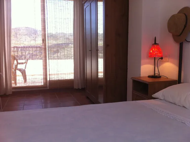 Imagen de La suite tiene vistas a la terraza y a la sierra