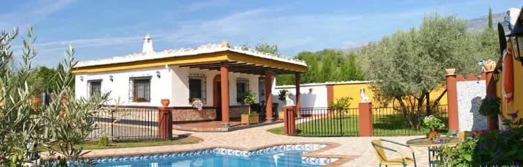 Imagen de vista panoramica casa - piscina