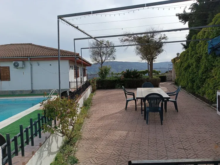 Imagen de Jardines, Piscina y entrada casa