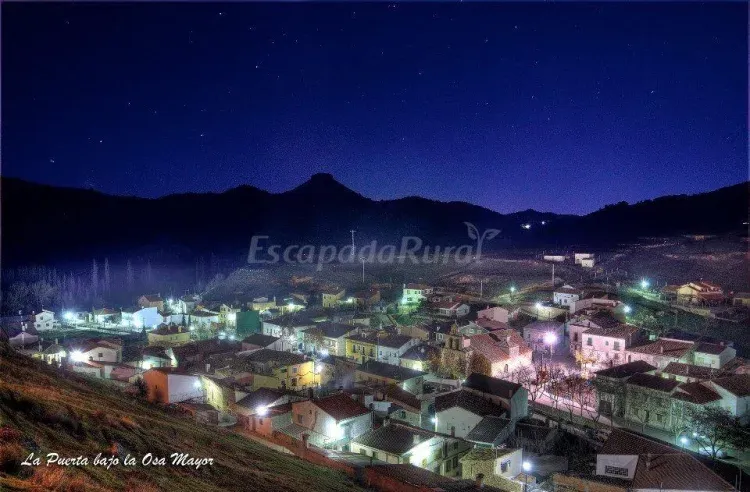 Imagen de La Puerta de noche