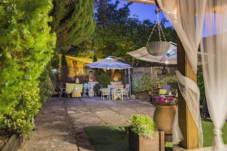 Imagen de Terraza y Jardin