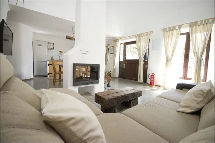 Imagen de El salón y su chimenea central