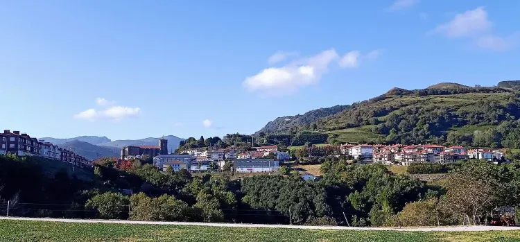 Imagen de Aia, el pueblo, desde la casa