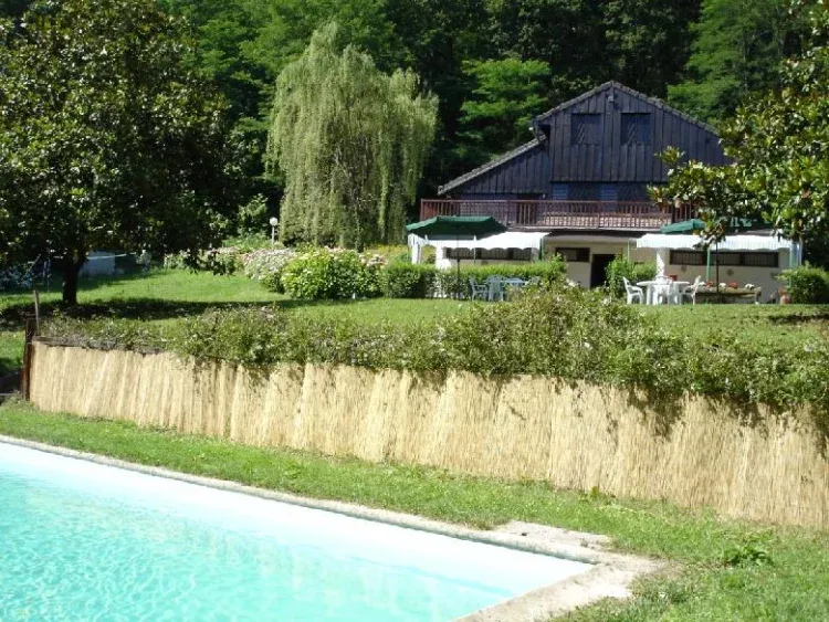 Imagen de PISCINA Y TRASERA CASA