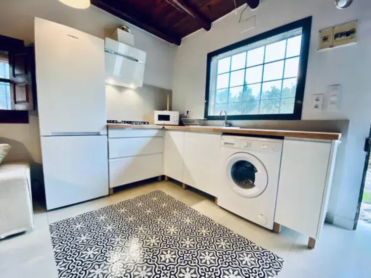 Imagen de nueva y moderna cocina, equipada con todo el menaje.