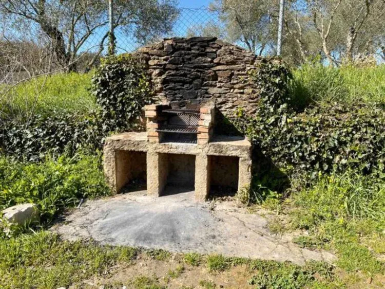 Imagen de Barbacoa exterior para disfrutar de los productos de la Sierrra.