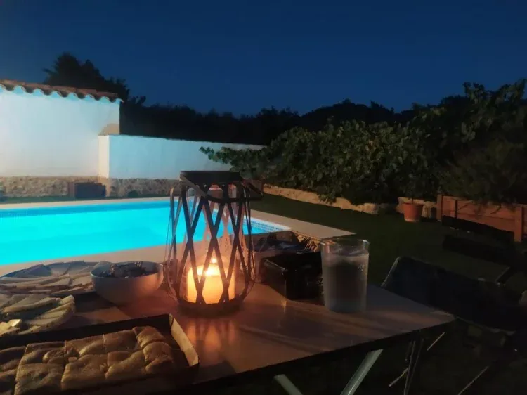 Imagen de Cena en el jardín