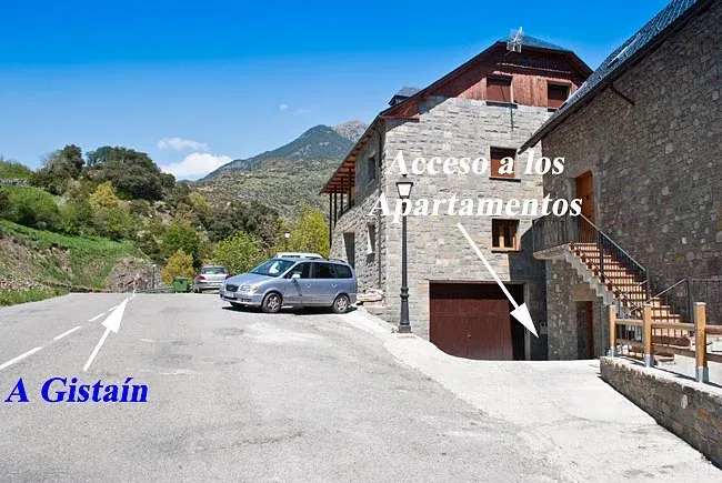 Imagen de Acceso y zona de aparcamiento