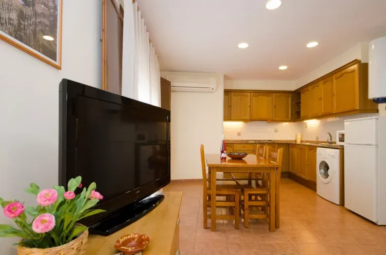 Imagen de Cocina comedor apart. Mallata