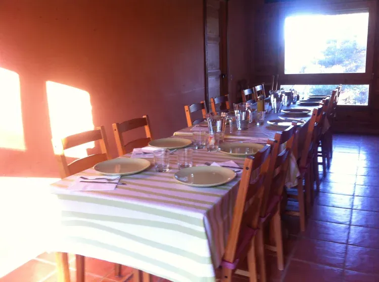 Imagen de comedor Cicuarala1 preparado para grupo que alquila los dos aptos.