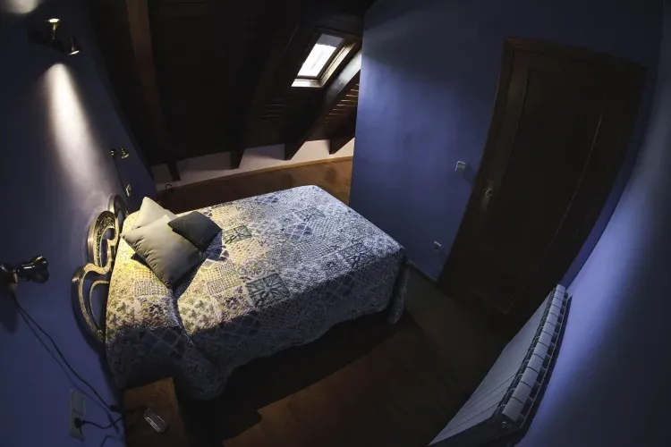 Imagen de habitación buhardilla