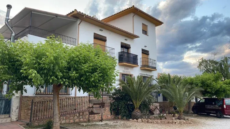 Imagen de Fachada exterior y Parking