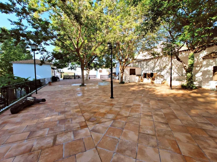 Imagen de Patio de arriba piscina barbacoas