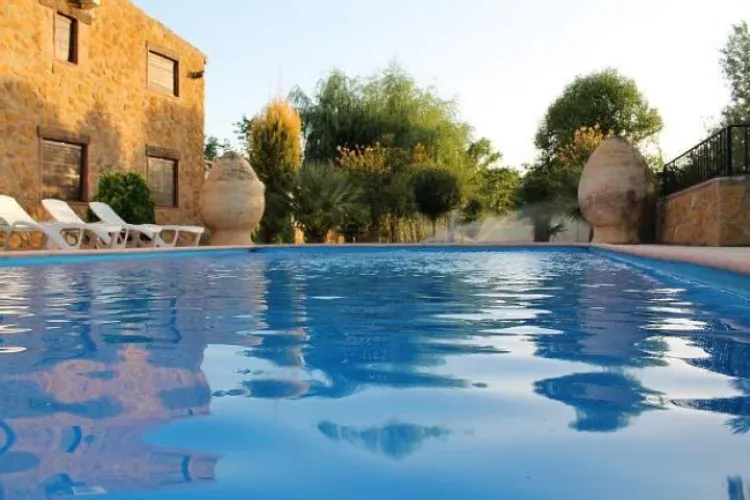 Imagen de Vista de la casa desde la piscina