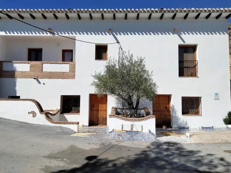 Imagen de fachada de la casa sol y salamandra