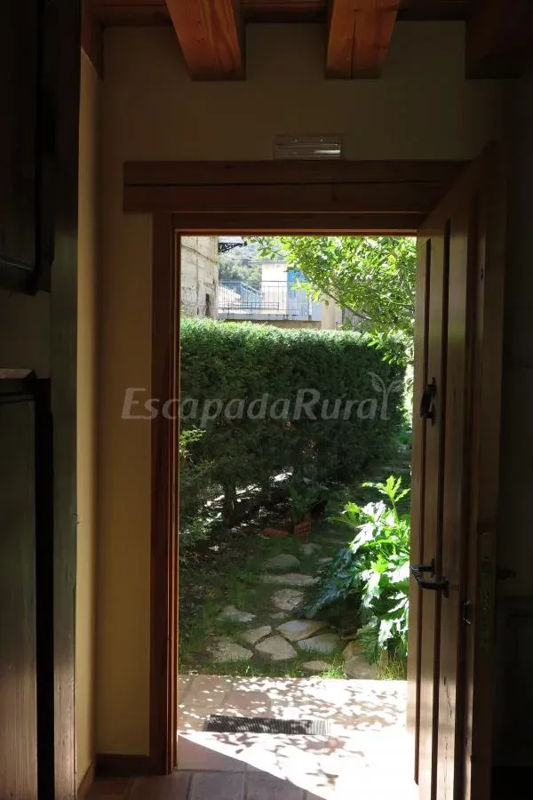 Imagen de Entrada con jardín