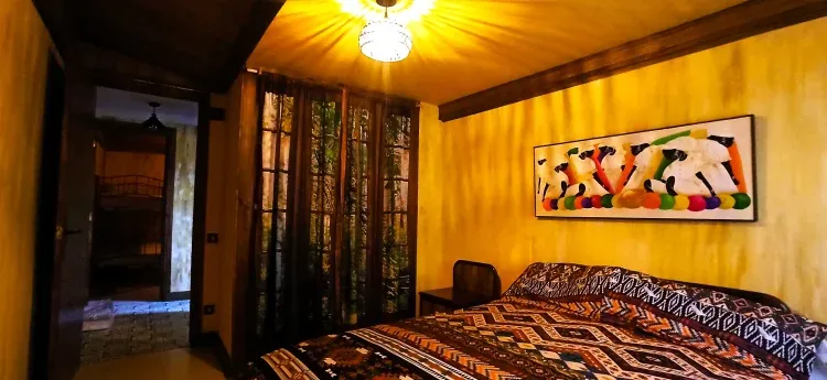 Imagen de dormitorio matrimonio, amplio armario, bonitas vistas