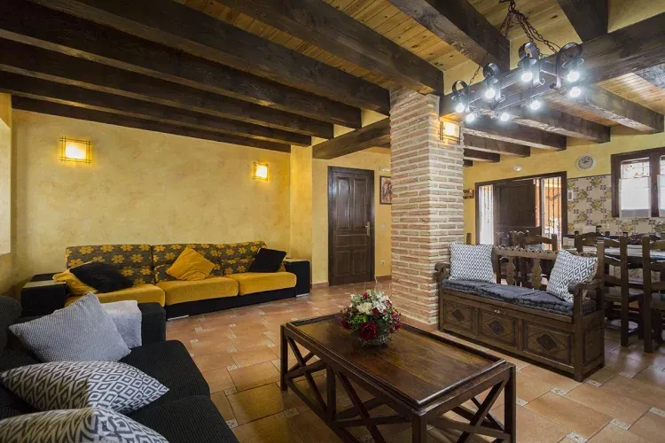 Imagen de Amplio salón con TV