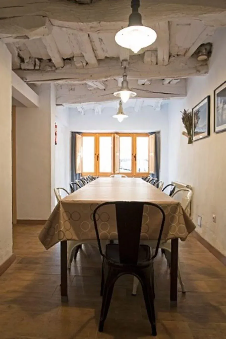 Imagen de Mesa del comedor para 14 personas