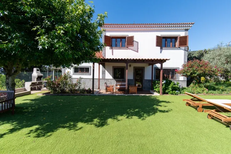 Imagen de Porche y jardín