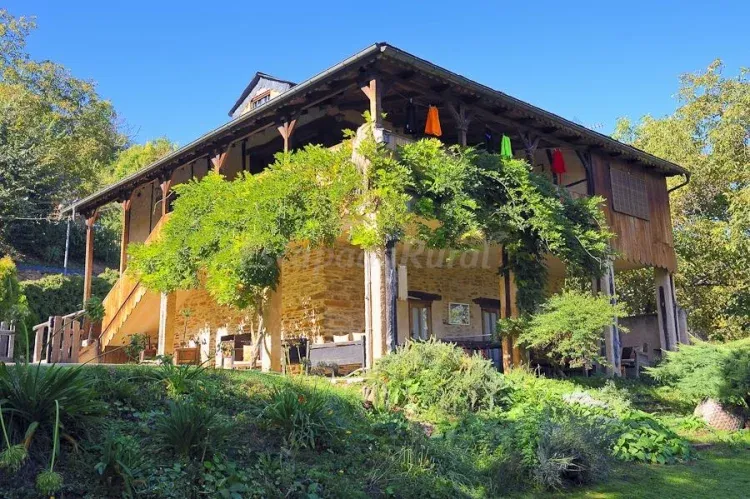 Imagen de Vista de la casa desde el jardin.