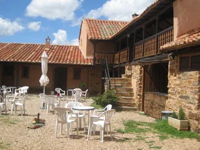 Imagen de Otra vista del patio central del Albergue Las Águedas
