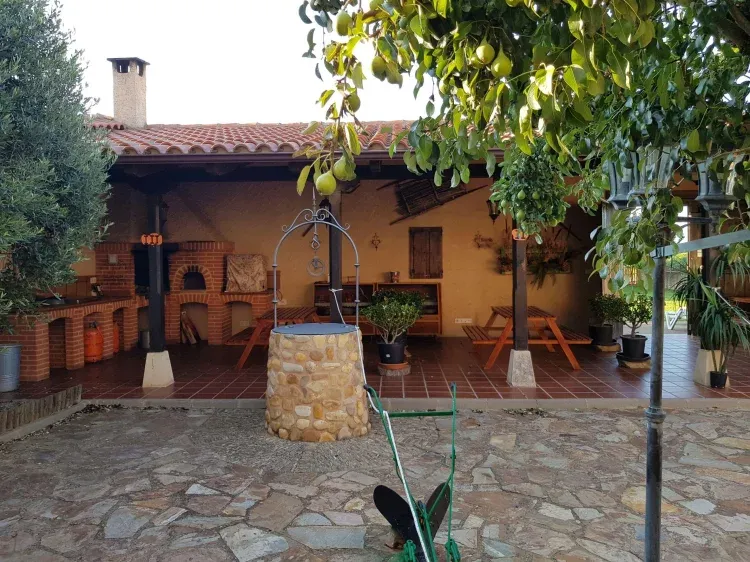 Imagen de Castro del Duerna. Porche con barbacoa 