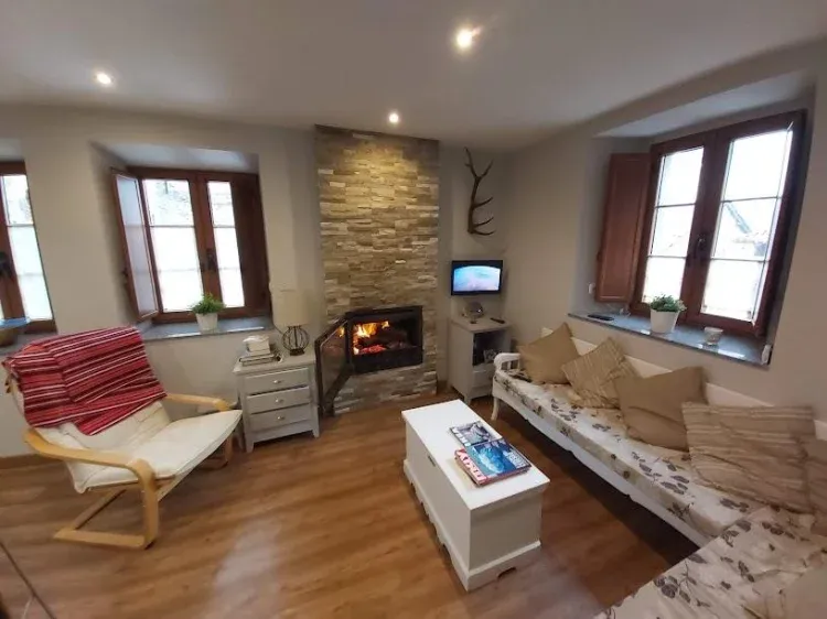 Imagen de SALON CON CHIMENEA
