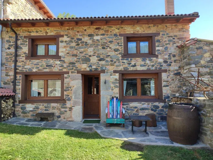 Imagen de Fachada posterior y patio
