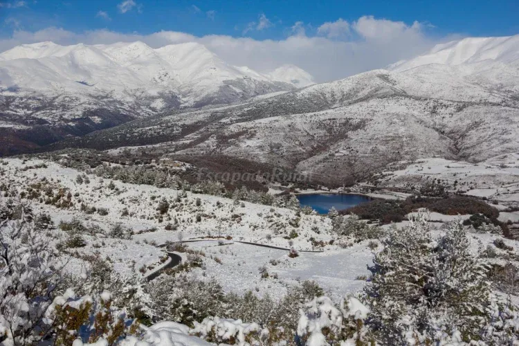 Imagen de Montcortes con nieve