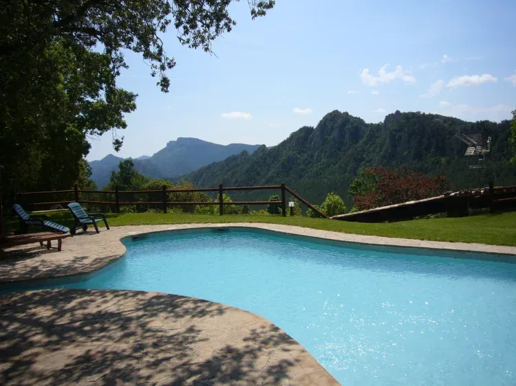 Imagen de Piscina exterior en verano
