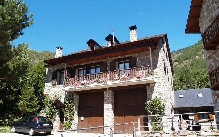 Imagen de Fachada de casa la comella
