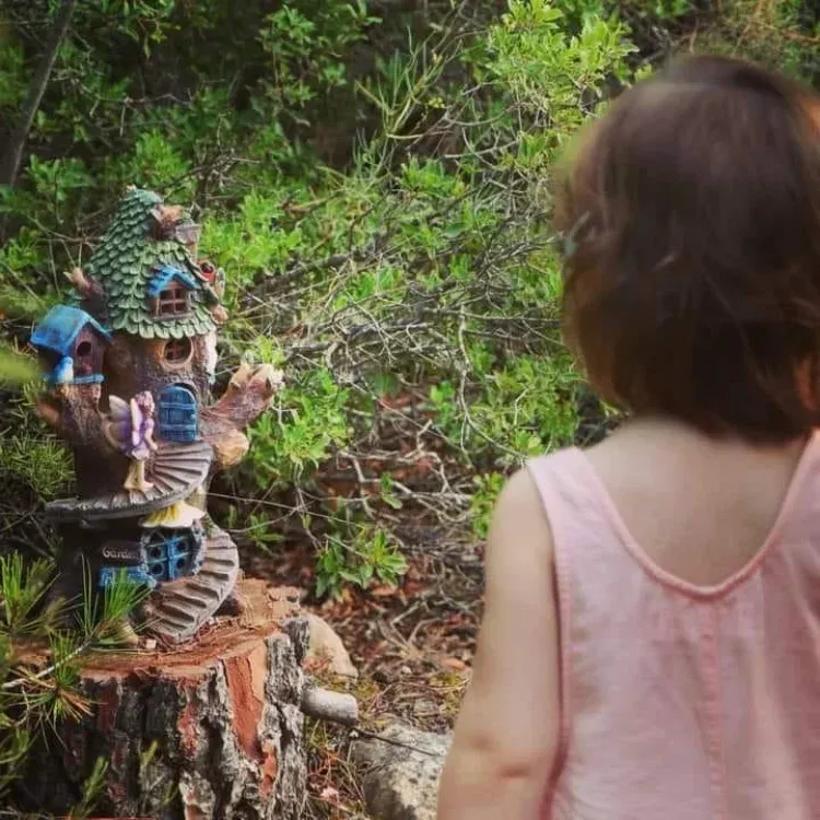 Imagen de "Los niños parecen necesitar, un delicado equilibrio entre lo realista y lo fantástico; lo suficientemente realista como para saber que la historia importa, y de lo fantástico para hacer que lo que importa sea maravilloso." 