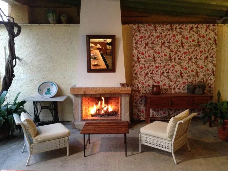 Imagen de Chimenea porche exterior masía Bepo