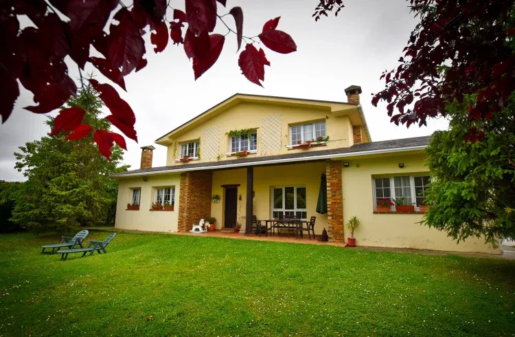 Imagen de Vista frontal de la casa