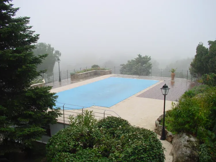Imagen de Piscina en otoño